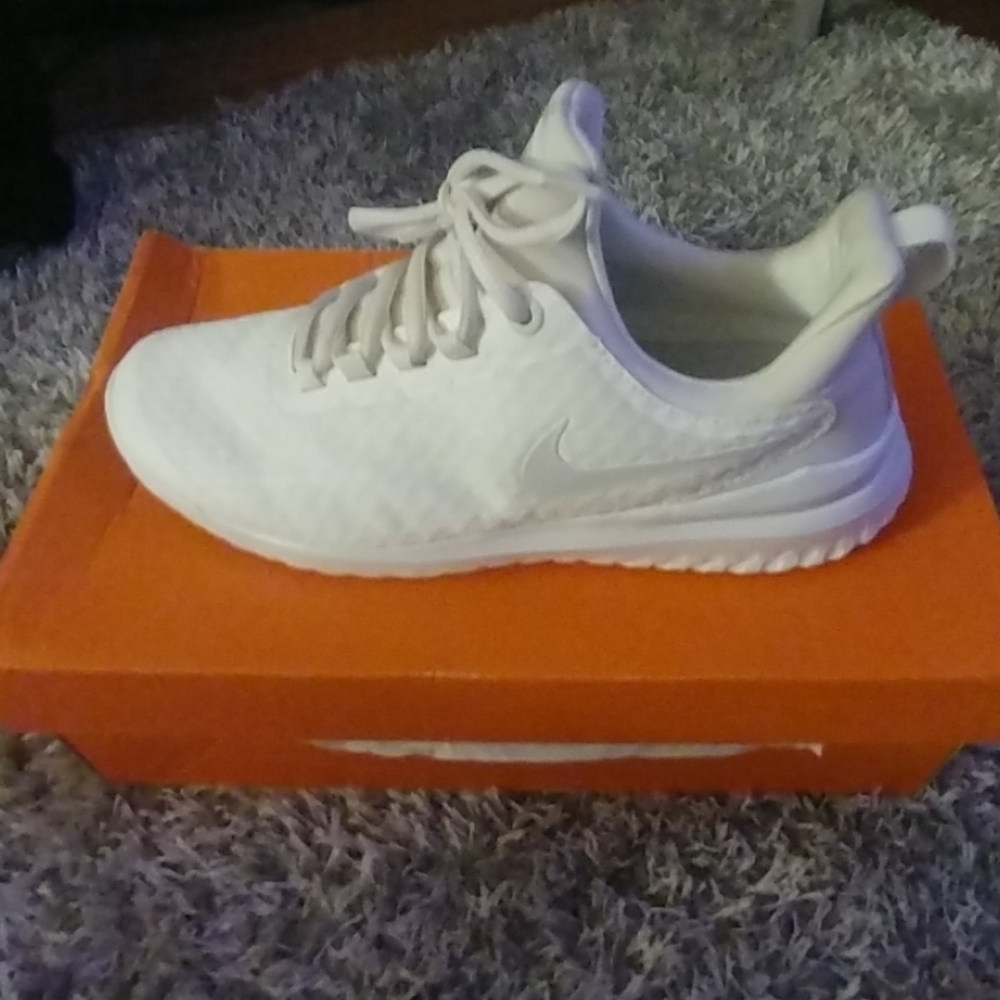 NIB Nike womens shoes